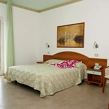 Apart-hotel Oasiclub - 4*